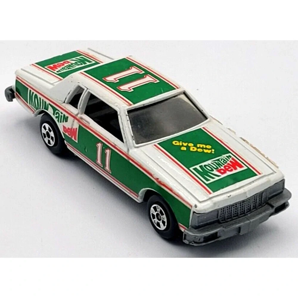 ERTL COMPANY 1980 CHEVROLET NASCAR MOUNTAIN DEW 11 DIECAST CAR‎ 1:64